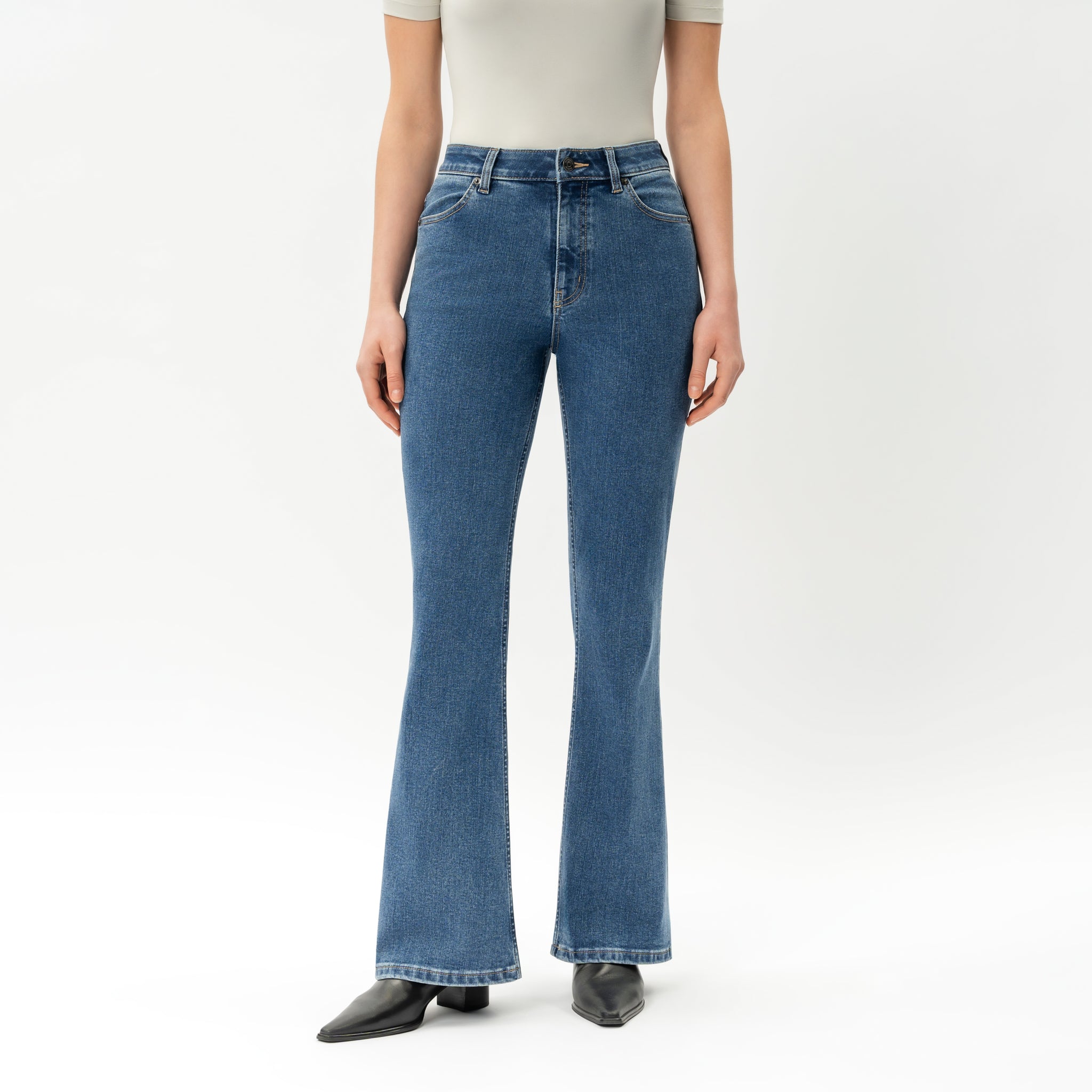 Bootcut ComfortDenim™ Jeans - Ninepine