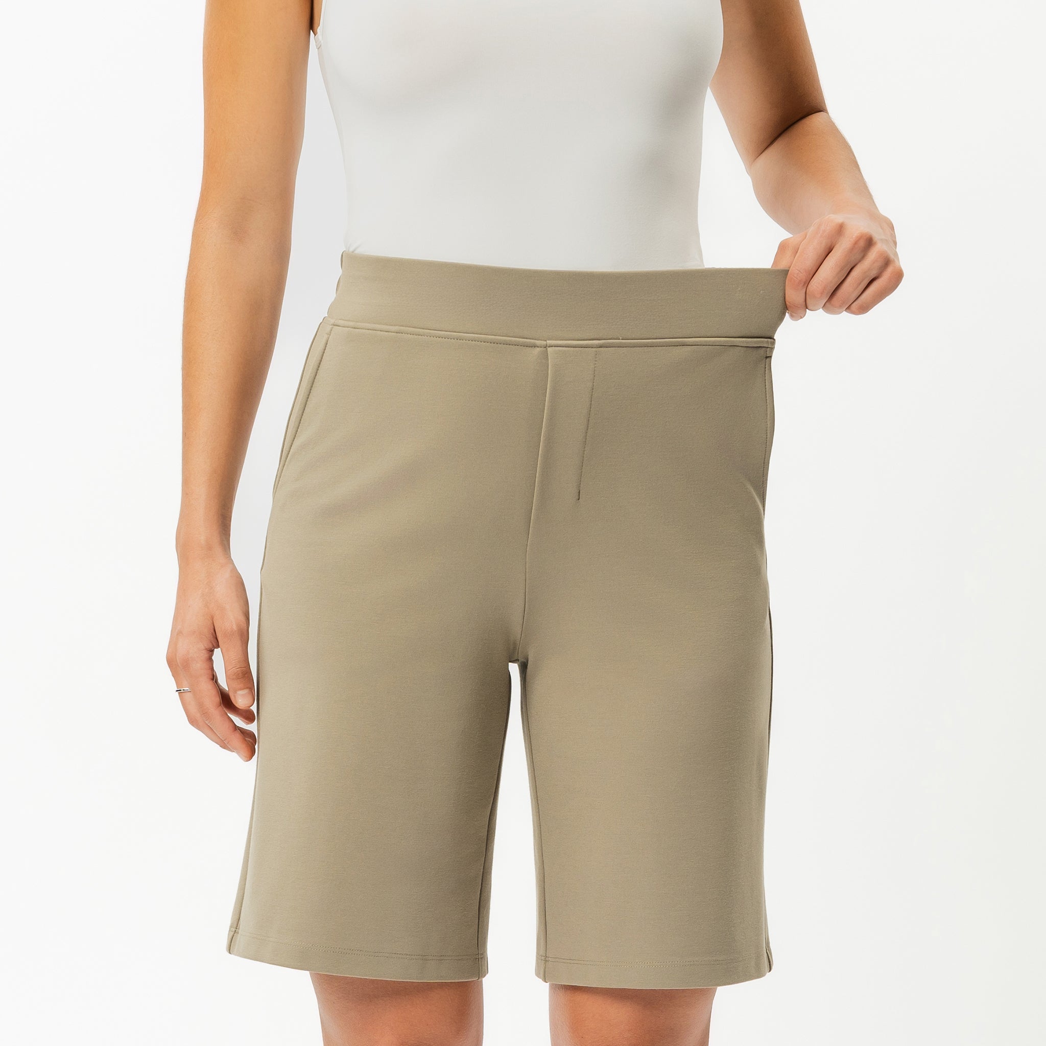 Light Ponte Shorts - Ninepine