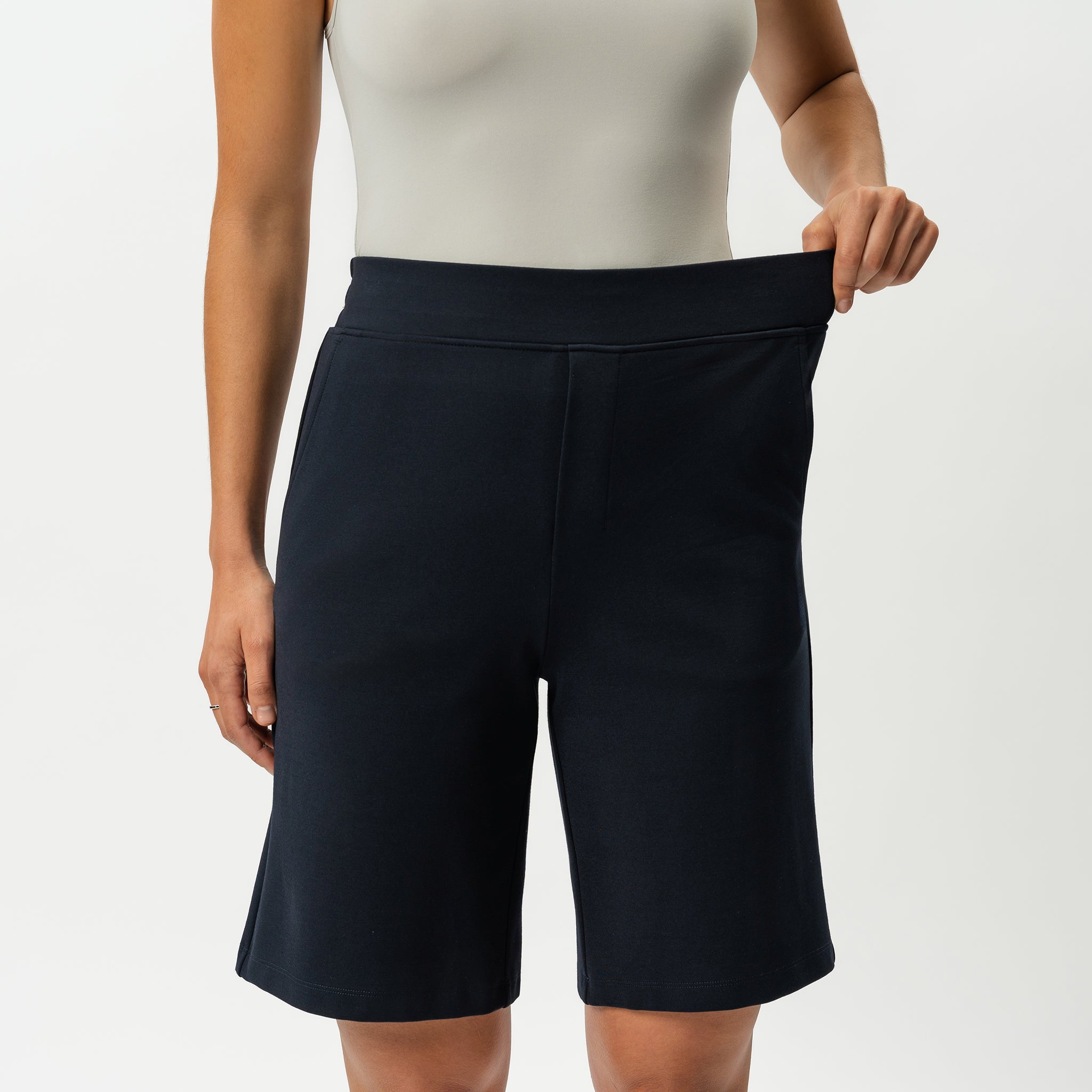 Light Ponte Shorts - Ninepine