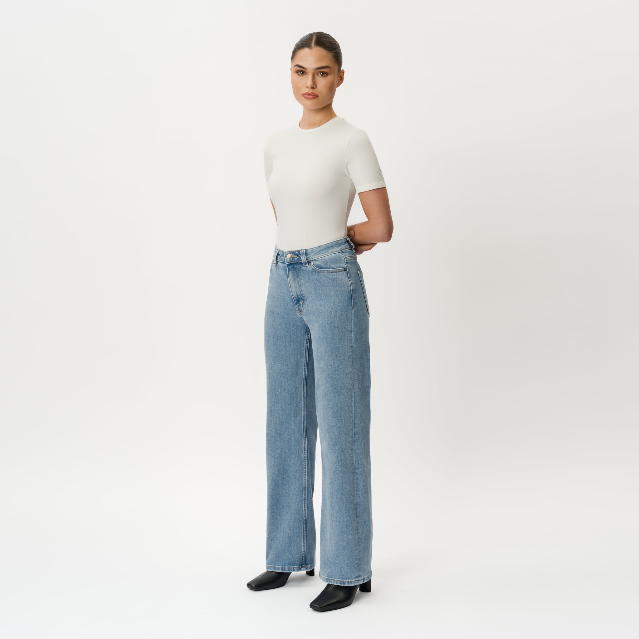 Height: 171 cm | Length: 32" | Size: XS / Height: 5'7" | Length: 32" | Size: XS